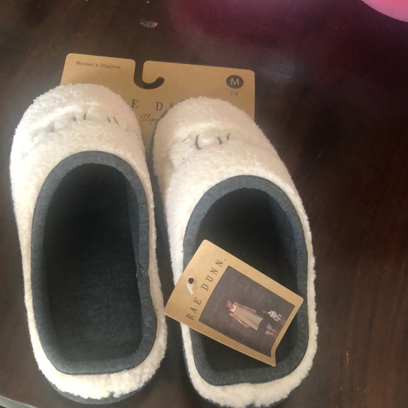 Rae Dunn women’s slippers (7-8) - Picture 2 of 5